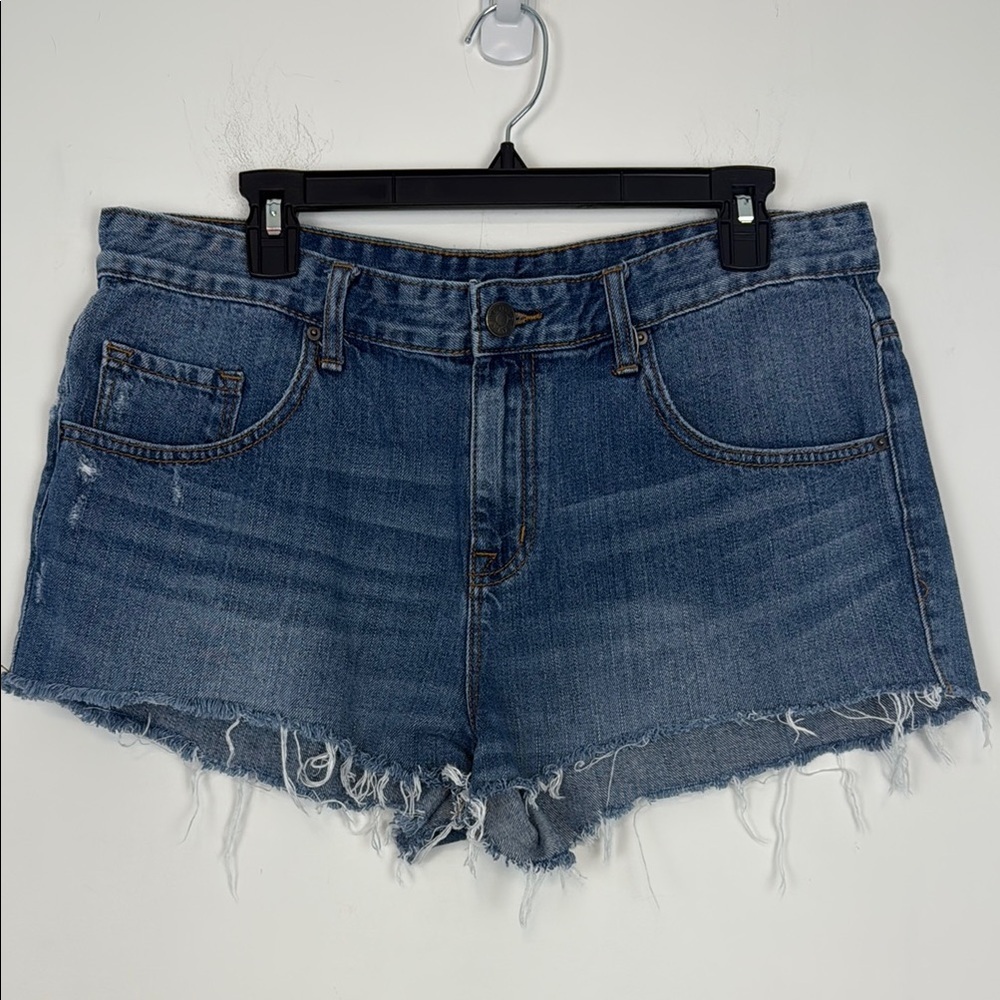 BDG Mid Rise Freja Vintage Fit Denim/Jean Shorts Size 32. Frayed Hems.